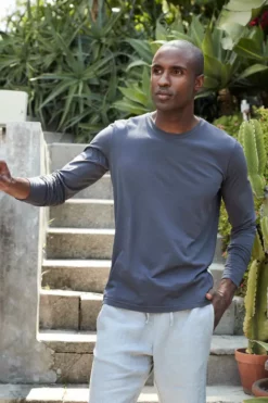 Velvet By Graham & Spencer SKEETER WHISPER CLASSIC CREW NECK TEE