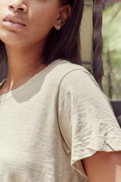 Velvet By Graham & Spencer LULA COTTON SLUB SWING TEE Womens
