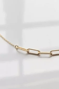 CORA NECKLACE BY THATCH Womens