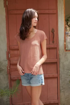 Velvet By Graham & Spencer KIRA ORIGINAL SLUB SCOOP NECK TEE Womens