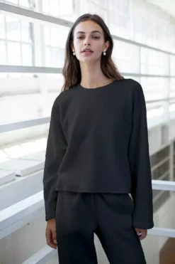 Velvet By Graham & Spencer ARISSA CROPPED SWEATSHIRT