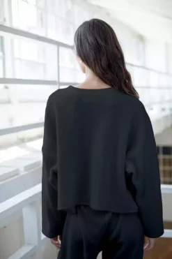 Velvet By Graham & Spencer ARISSA CROPPED SWEATSHIRT