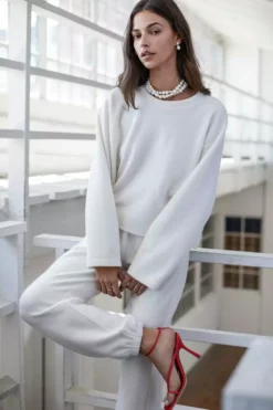 Velvet By Graham & Spencer ARISSA CROPPED SWEATSHIRT