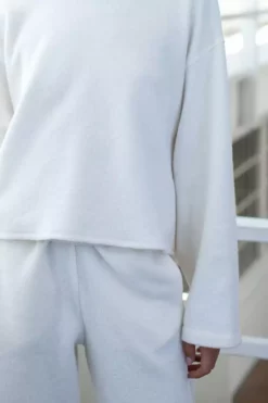 Velvet By Graham & Spencer ARISSA CROPPED SWEATSHIRT