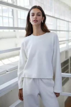 Velvet By Graham & Spencer ARISSA CROPPED SWEATSHIRT