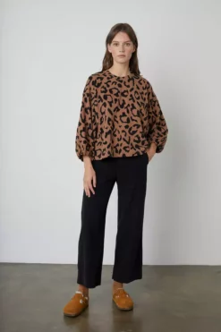 Velvet By Graham & Spencer ARABELLE PRINTED SWEATSHIRT Womens