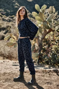 Velvet By Graham & Spencer GWEN PRINTED JOGGER