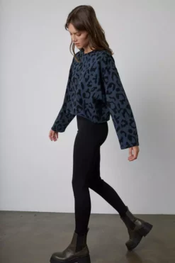 Velvet By Graham & Spencer TRINITY PRINTED CROPPED SWEATSHIRT Womens