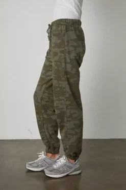 Velvet By Graham & Spencer SKYE CAMO SWEATPANT