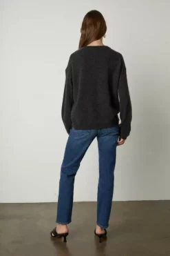 Velvet By Graham & Spencer Womens ABBIE V-NECK CASHMERE SWEATER
