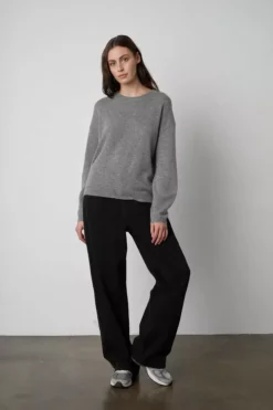 Velvet By Graham & Spencer BRYNNE CASHMERE CREW NECK SWEATER