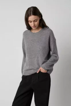 Velvet By Graham & Spencer BRYNNE CASHMERE CREW NECK SWEATER