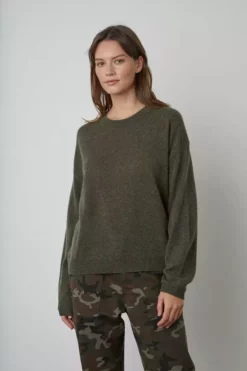 Velvet By Graham & Spencer BRYNNE CASHMERE CREW NECK SWEATER
