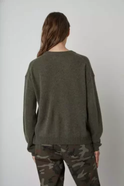 Velvet By Graham & Spencer BRYNNE CASHMERE CREW NECK SWEATER