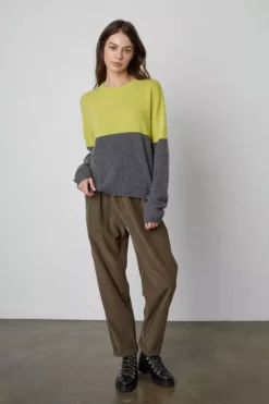 Velvet By Graham & Spencer Womens NORA CASHMERE CREW NECK SWEATER