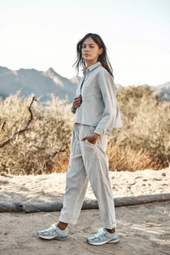 Velvet By Graham & Spencer Womens PARKER CROPPED CORDUROY BUTTON-UP SHIRT