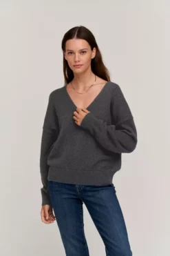 Velvet By Graham & Spencer Womens BELINDA V-NECK SWEATER