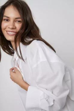 Velvet By Graham & Spencer RACHEL OVERSIZED BUTTON-UP SHIRT Womens