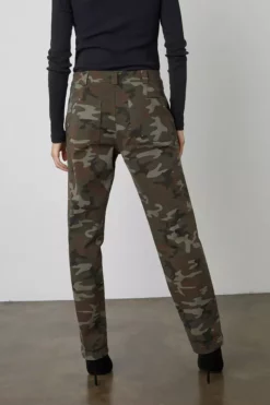Velvet By Graham & Spencer Womens OTTIE STRAIGHT LEG CAMO PANT 9 Velvet By Graham & Spencer Womens OTTIE STRAIGHT LEG CAMO PANT