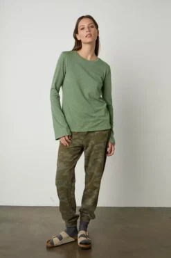 Velvet By Graham & Spencer SOFIA BELL SLEEVE TEE Womens 10 Velvet By Graham & Spencer SOFIA BELL SLEEVE TEE Womens