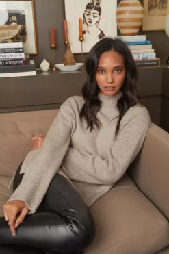 Velvet By Graham & Spencer Womens DANNY MOCK NECK SWEATER