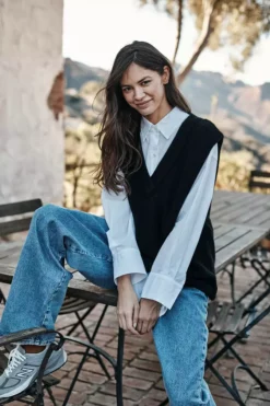 Velvet By Graham & Spencer Womens SASHA SWEATER VEST