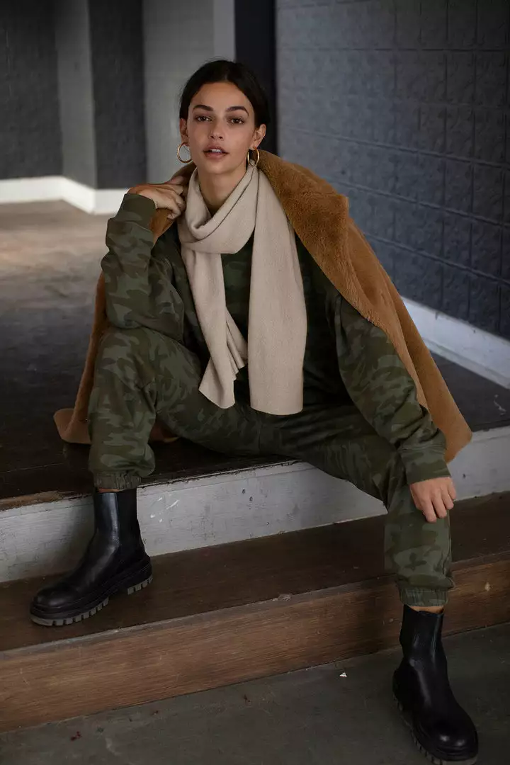 Velvet By Graham & Spencer Womens MEL CASHMERE SCARF 10 Velvet By Graham & Spencer Womens MEL CASHMERE SCARF