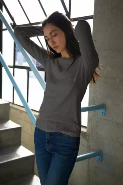 Velvet By Graham & Spencer ZOFINA GAUZY WHISPER FITTED CREW NECK TEE