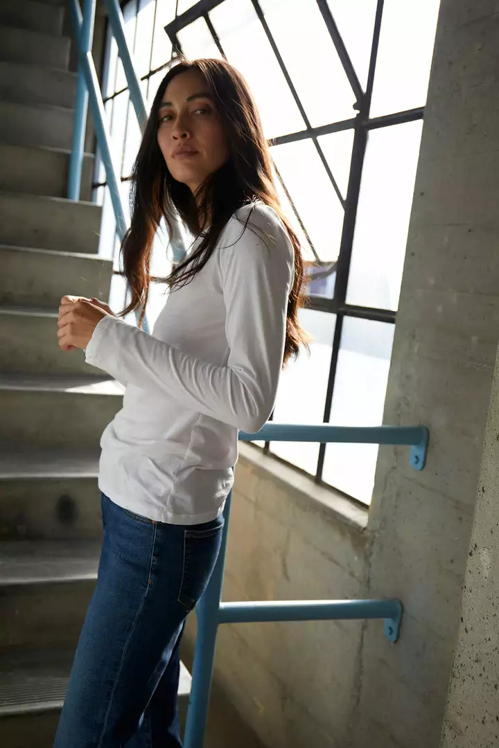 Velvet By Graham & Spencer ZOFINA GAUZY WHISPER FITTED CREW NECK TEE Womens 10 Velvet By Graham & Spencer ZOFINA GAUZY WHISPER FITTED CREW NECK TEE Womens