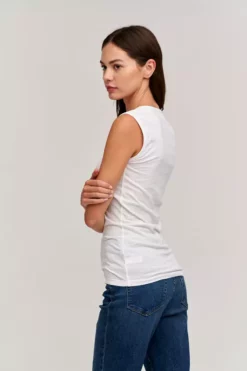 Velvet By Graham & Spencer Womens ALYSSA V-NECK TANK