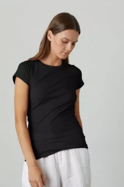 Velvet By Graham & Spencer Womens JEMMA GAUZY WHISPER FITTED CREW NECK TEE