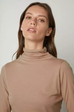 Velvet By Graham & Spencer TALISIA GAUZY WHISPER FITTED MOCK NECK TEE