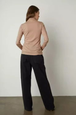 Velvet By Graham & Spencer TALISIA GAUZY WHISPER FITTED MOCK NECK TEE