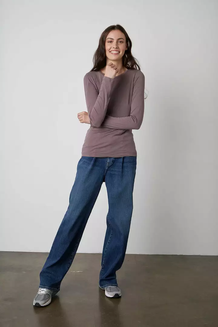 Velvet By Graham & Spencer Womens ZOFINA GAUZY WHISPER FITTED CREW NECK TEE 2 Velvet By Graham & Spencer Womens ZOFINA GAUZY WHISPER FITTED CREW NECK TEE