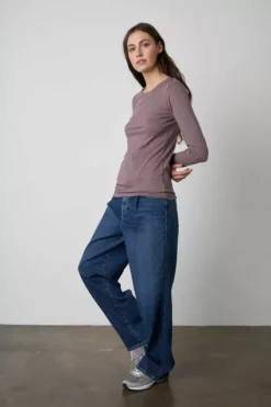 Velvet By Graham & Spencer Womens ZOFINA GAUZY WHISPER FITTED CREW NECK TEE 7 Velvet By Graham & Spencer Womens ZOFINA GAUZY WHISPER FITTED CREW NECK TEE