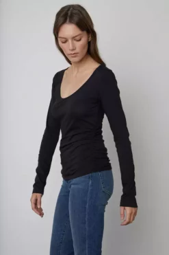 Velvet By Graham & Spencer DENISE SCOOP NECK TEE Womens 7 Velvet By Graham & Spencer DENISE SCOOP NECK TEE Womens