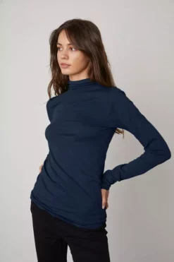 Velvet By Graham & Spencer Womens TALISIA GAUZY WHISPER FITTED MOCK NECK TEE