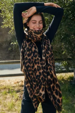 Velvet By Graham & Spencer Womens LEOPARD RAW EDGE SCARF