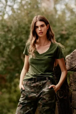 Velvet By Graham & Spencer Womens LILITH COTTON SLUB V-NECK TEE