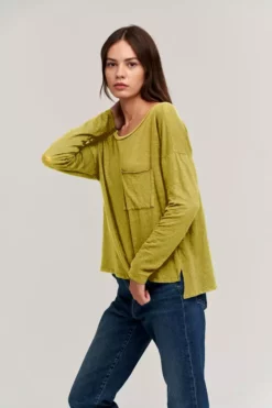 Velvet By Graham & Spencer Womens FIONA POCKET TEE