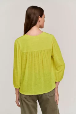 Velvet By Graham & Spencer Womens GINA V-NECK TEE