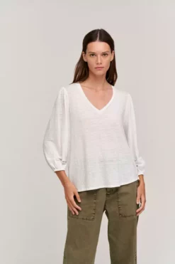 Velvet By Graham & Spencer Womens GINA V-NECK TEE