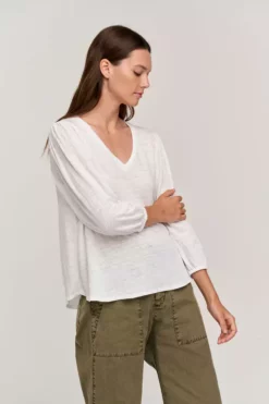 Velvet By Graham & Spencer Womens GINA V-NECK TEE