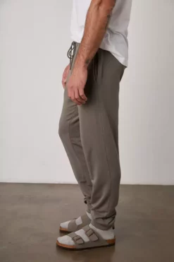 Velvet By Graham & Spencer Mens CROSBY LUXE FLEECE JOGGER 29 Velvet By Graham & Spencer Mens CROSBY LUXE FLEECE JOGGER