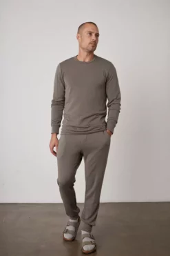 Velvet By Graham & Spencer Mens CROSBY LUXE FLEECE JOGGER 31 Velvet By Graham & Spencer Mens CROSBY LUXE FLEECE JOGGER