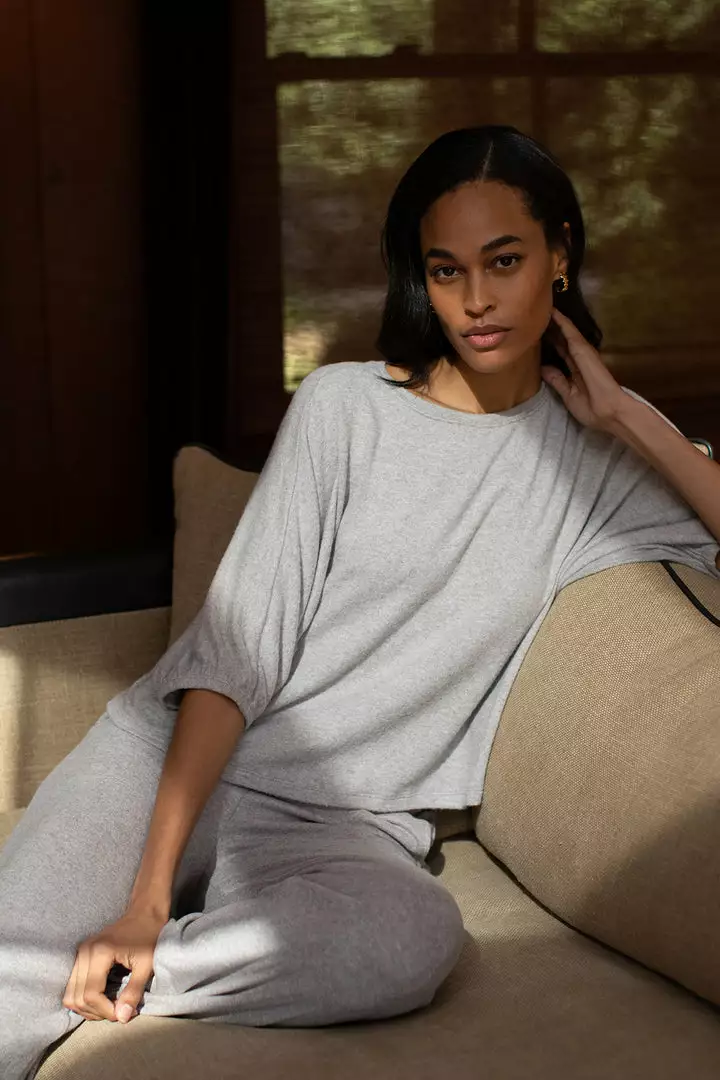 Velvet By Graham & Spencer Womens MAKAYLA CREW NECK PULLOVER 1 Velvet By Graham & Spencer Womens MAKAYLA CREW NECK PULLOVER