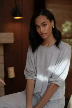 Velvet By Graham & Spencer Womens MAKAYLA CREW NECK PULLOVER