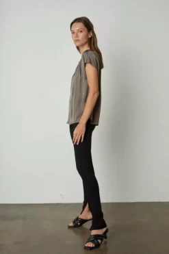 Velvet By Graham & Spencer ODETTE CAP SLEEVE BLOUSE