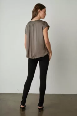 Velvet By Graham & Spencer ODETTE CAP SLEEVE BLOUSE