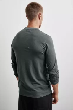 Velvet By Graham & Spencer SKEETER WHISPER CLASSIC CREW NECK TEE Mens